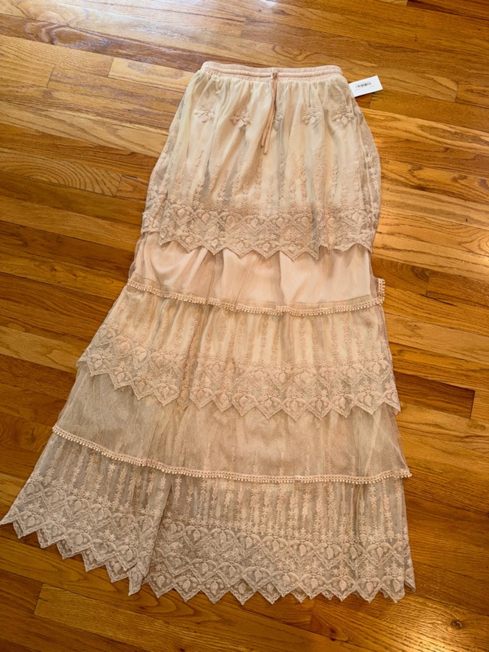 Lace Tiered Skirt. Soieblu Women's Medium. New w/Tag. Beige. Romantic Skirt